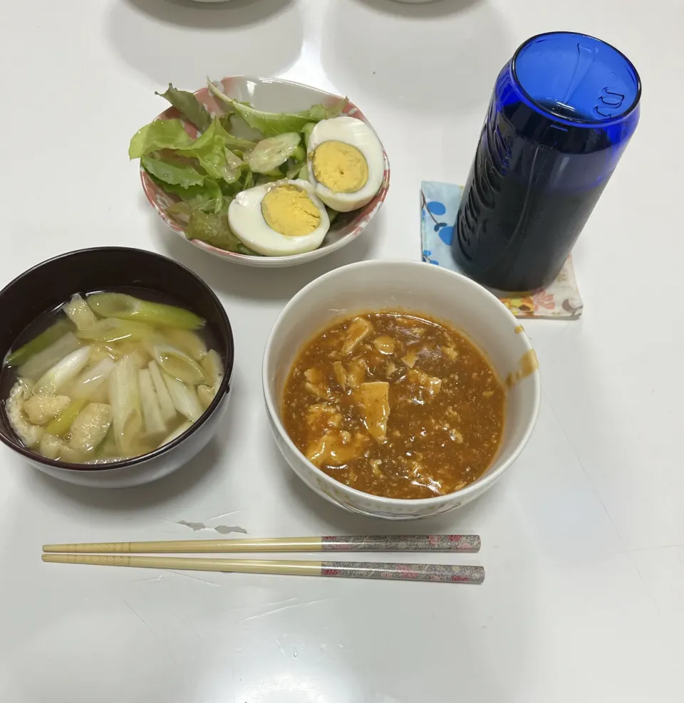 晩御飯☆麻婆豆腐☆サラダ（ベビーリーフ・ゆで卵・胡瓜）☆みそ汁（大根・揚げ・葱）|Saharaさん