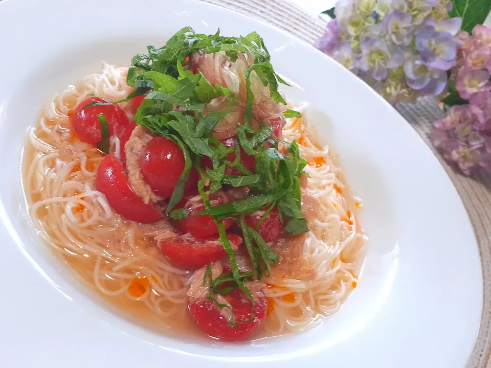 トマトとツナ缶素麺🍅|びせんさん