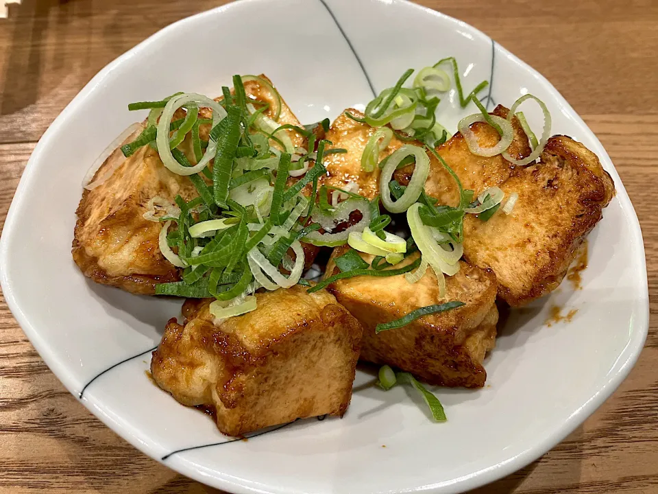 厚揚げにんにくバター醤油焼き|しのぶさん