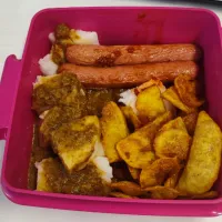 Snapdishの料理写真:Nasi Impit
Kuah kacang
Sosej
Kentang goreng|simatasepetさん