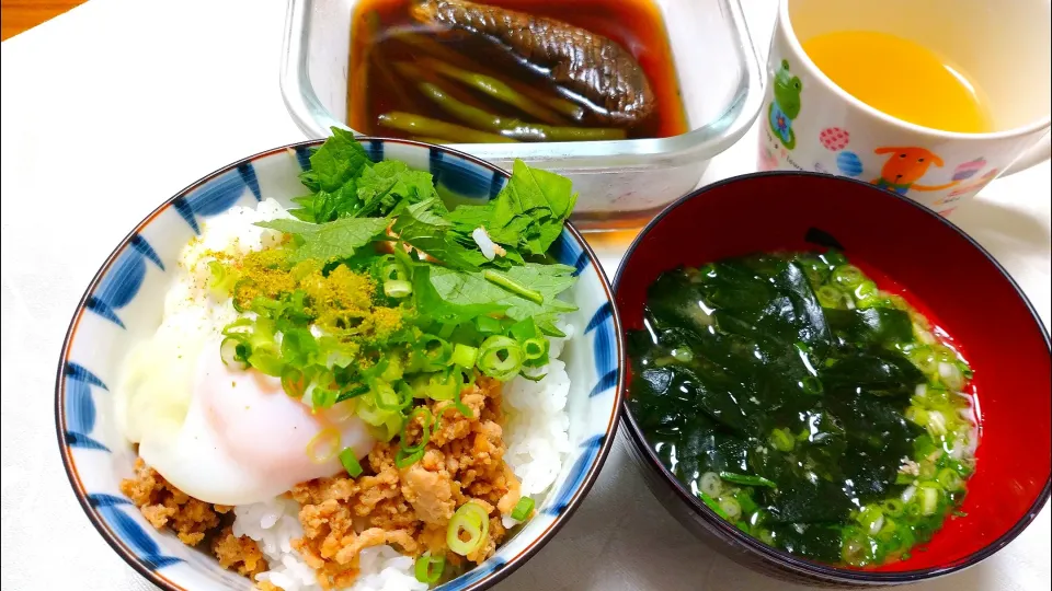 Snapdishの料理写真:7/2の夕食
鶏そぼろ丼温泉玉子のせ|卯月さん