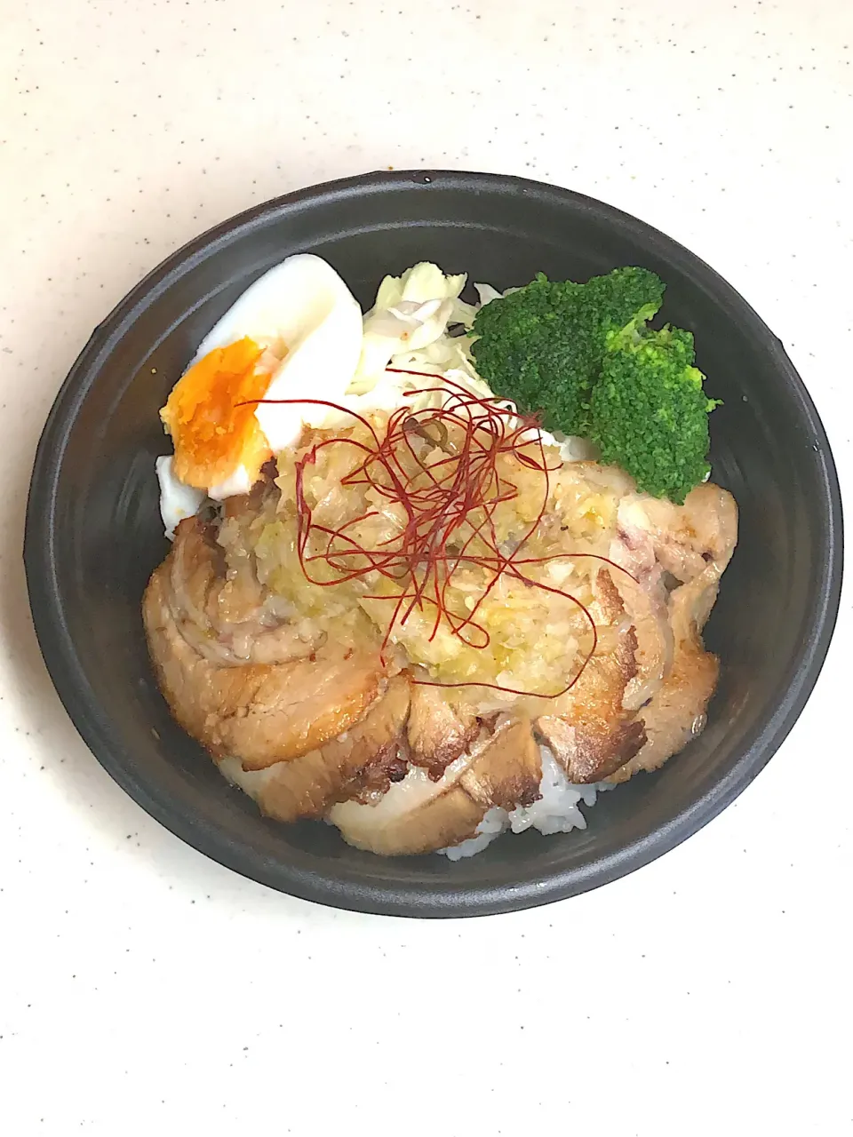 Snapdishの料理写真:ネギ塩だれチャーシュー丼|ながいさん