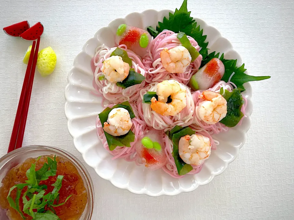 海老とワカメのカラフル素麺|花🍀さん