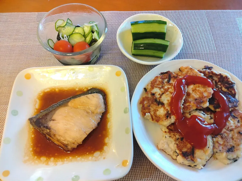 ☆ぶり照り焼き
☆豆腐つくね
☆酢の物
☆キュウリ一本漬け|chikakoさん