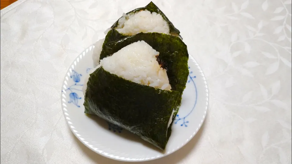 Snapdishの料理写真:7/3の夜勤弁当
シーチキンのマヨ和えおにぎり🍙|卯月さん