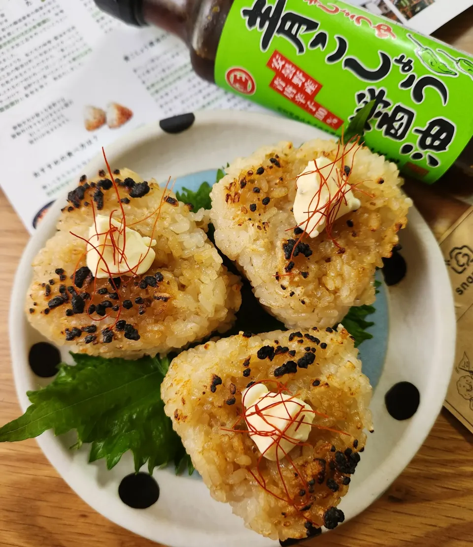 青こしょう醤油で焼きおにぎり🍙|ナオミさん