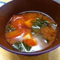 Snapdishの料理写真:カーボロネロとミニトマトの味噌汁|vegetaさん