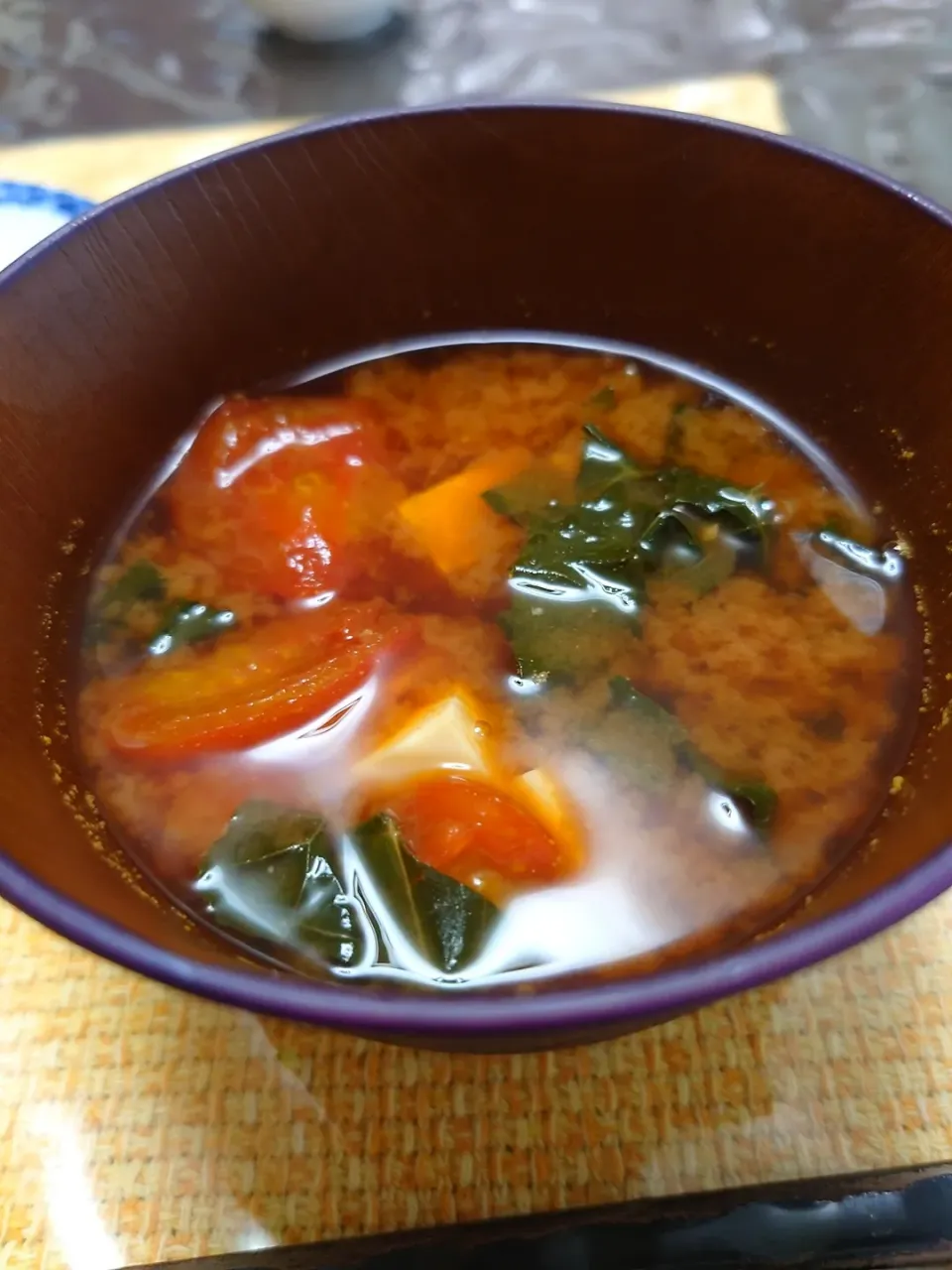 Snapdishの料理写真:カーボロネロとミニトマトの味噌汁|vegetaさん