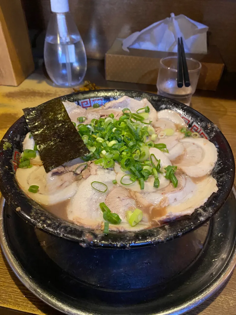 大阪市浪速区戎本町　無鉄砲大阪本店のとんこつチャーシュー麺大盛り|タカちゃんさん