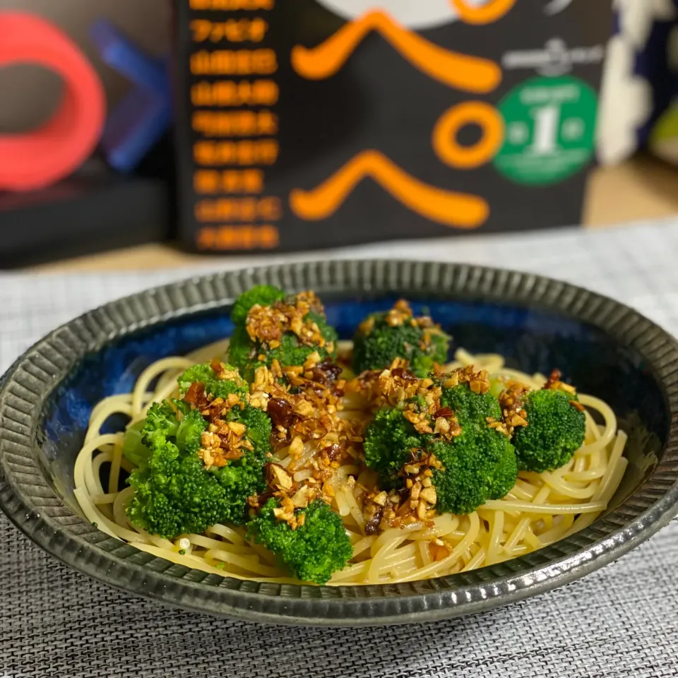 ブロッコリーとアンチョビのスパゲティ|OLの気ままご飯🍽さん