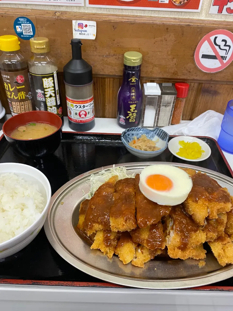 大阪市港区磯路　赤丸食堂の天保山チキンカツ定食ライス中盛り|タカちゃんさん