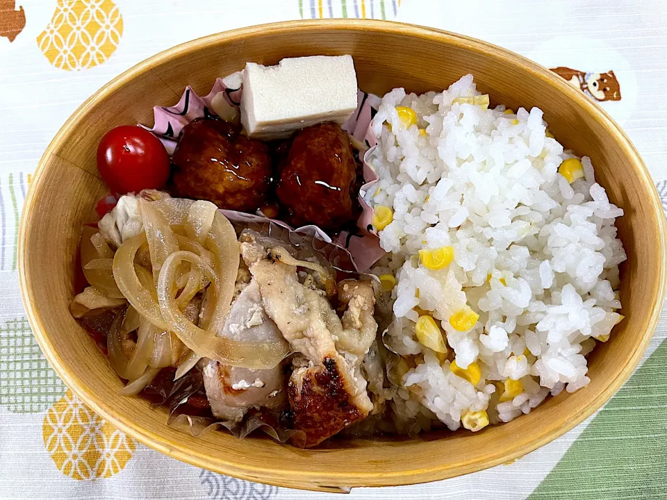 鶏肉の塩麹焼、サバ南蛮、肉団子のトウモロコシご飯🍱|なお🅿️さん