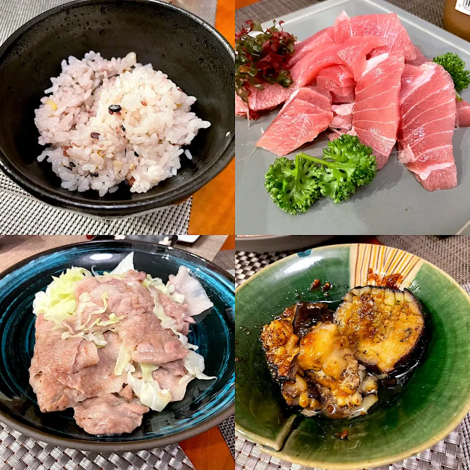 Snapdishの料理写真:マグロの刺身、ナス田楽、豚肉とキャベツの炒め物、五穀米ご飯の宴|なお🅿️さん