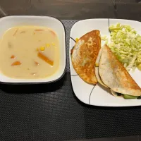 Snapdishの料理写真:quesadilla⭐️soy milk soup|Lunaさん