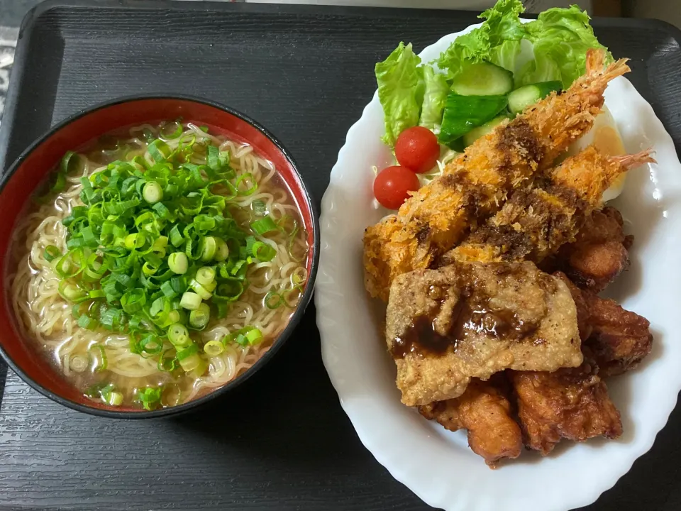 唐揚げ・エビフライ＆暑いんで冷やし醤油ラーメン|まちゃさん