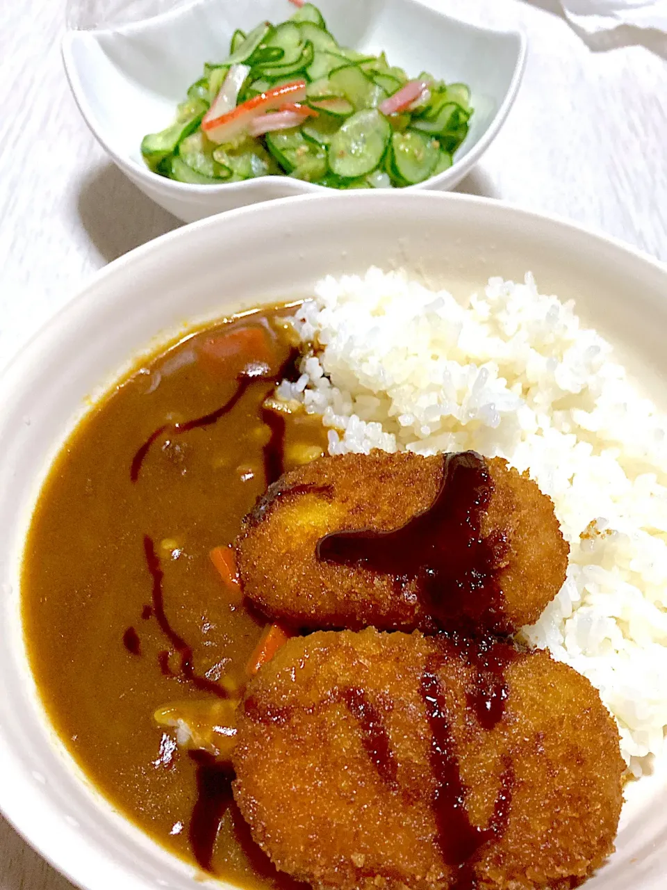 Snapdishの料理写真:カリカリコロッケカレーライス、きゅうりの和物|Ayaさん