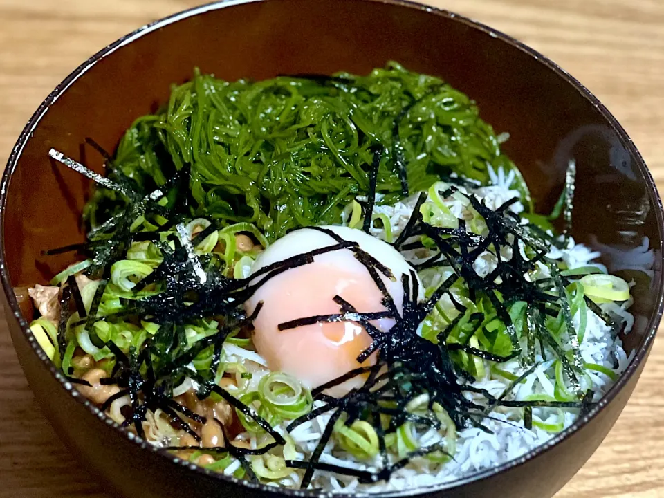 ☆めかぶ納豆しらす丼|まぁたんさん