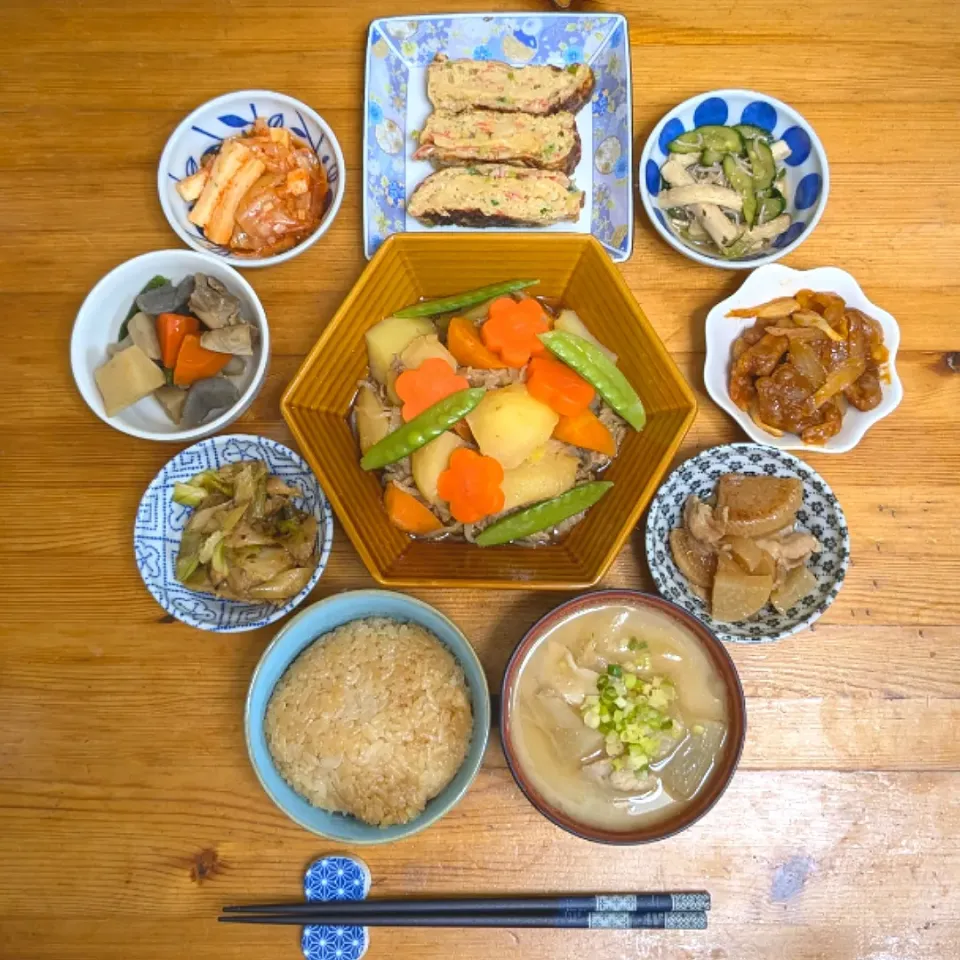 晩ごはん🥢肉じゃが🥕🥔|まゆめろさん