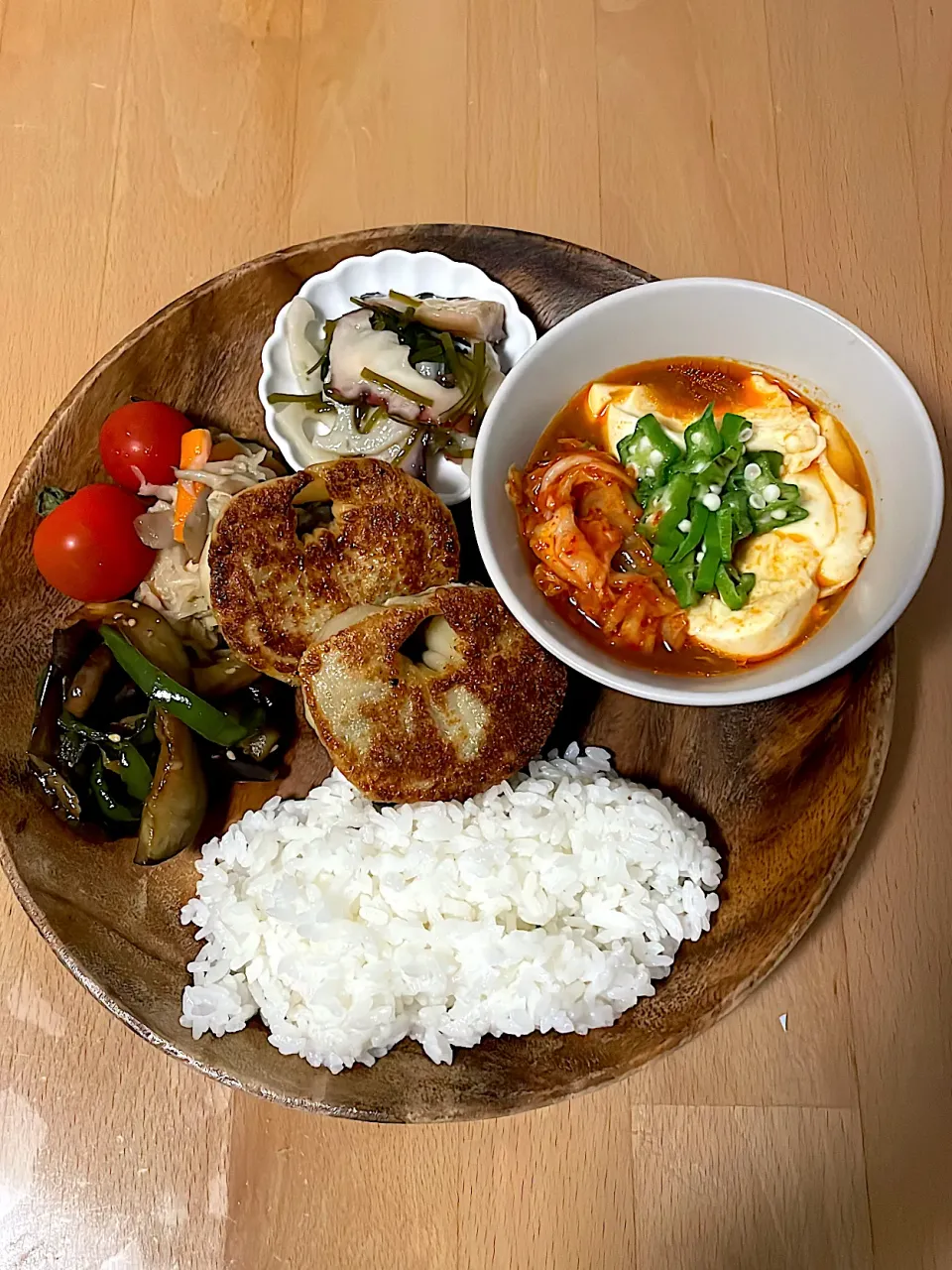 スンドゥブチゲ　肉餃子　たこわさ　切り干し大根　ピーマンと茄子の中華炒め|そのみさん