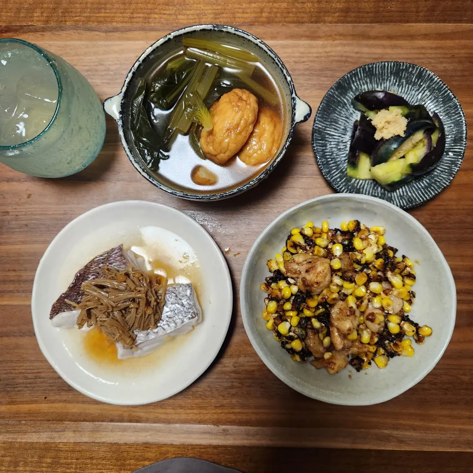 20240704
鯛の酒蒸しなめ茸乗せ
鶏ととうもろこしのガリバタ炒め
小松菜と練り物の煮物
水茄子の糠漬け|noccoさん