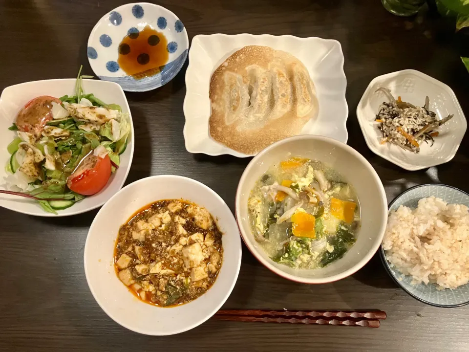 Snapdishの料理写真:四川風麻婆豆腐  野菜サラダ手作りゴマだれで  有り合わせ野菜の中華スープ卵入り  ひじきの白和え  冷凍餃子  50%玄米|tatsuponさん