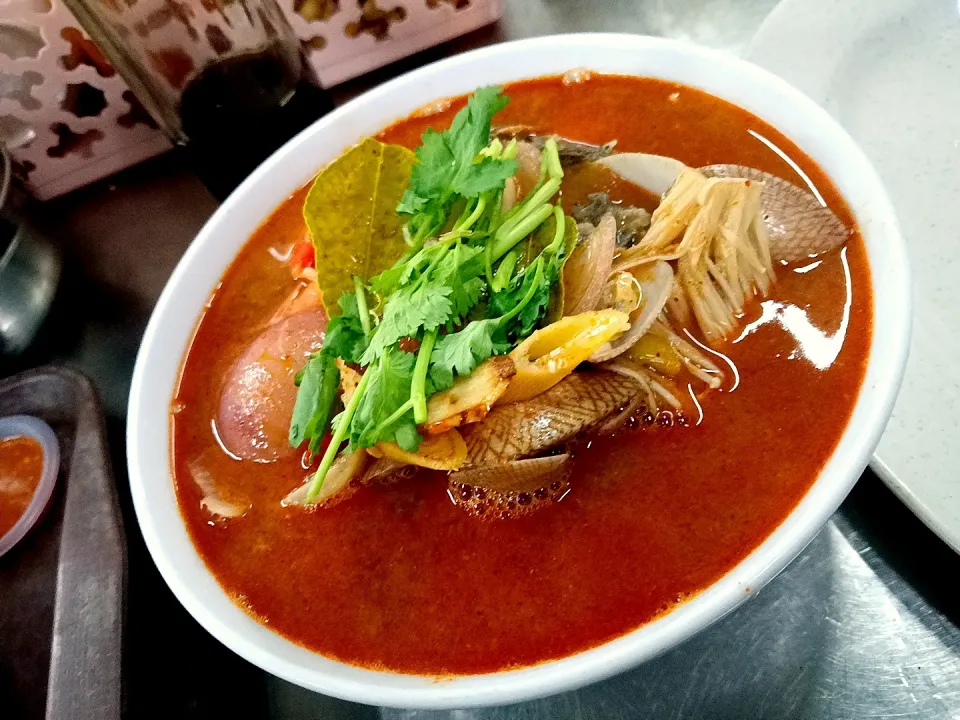 Snapdishの料理写真:泰式東炎海老スープ
Thai Style Tom Yam Seafood Soup|Alexさん