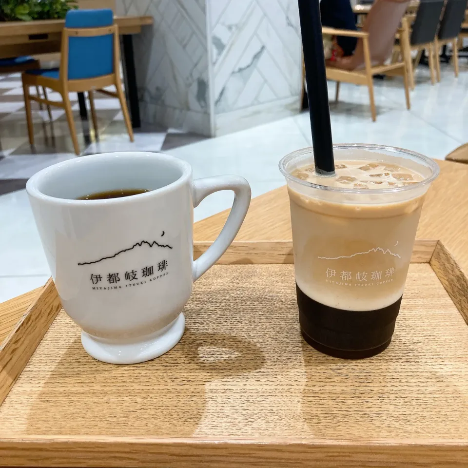 コーヒーゼリーラテとコーヒー|ちゃみこさん