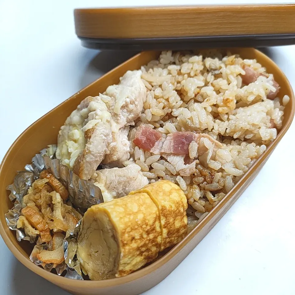 ベーコンと舞茸の炊き込みご飯弁当🍱|sakuさん