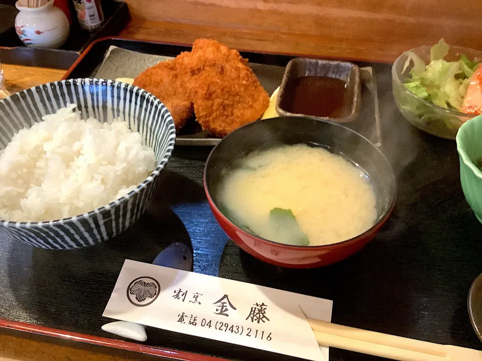 今日のお昼は、ヒレカツ定食😋|アライさんさん