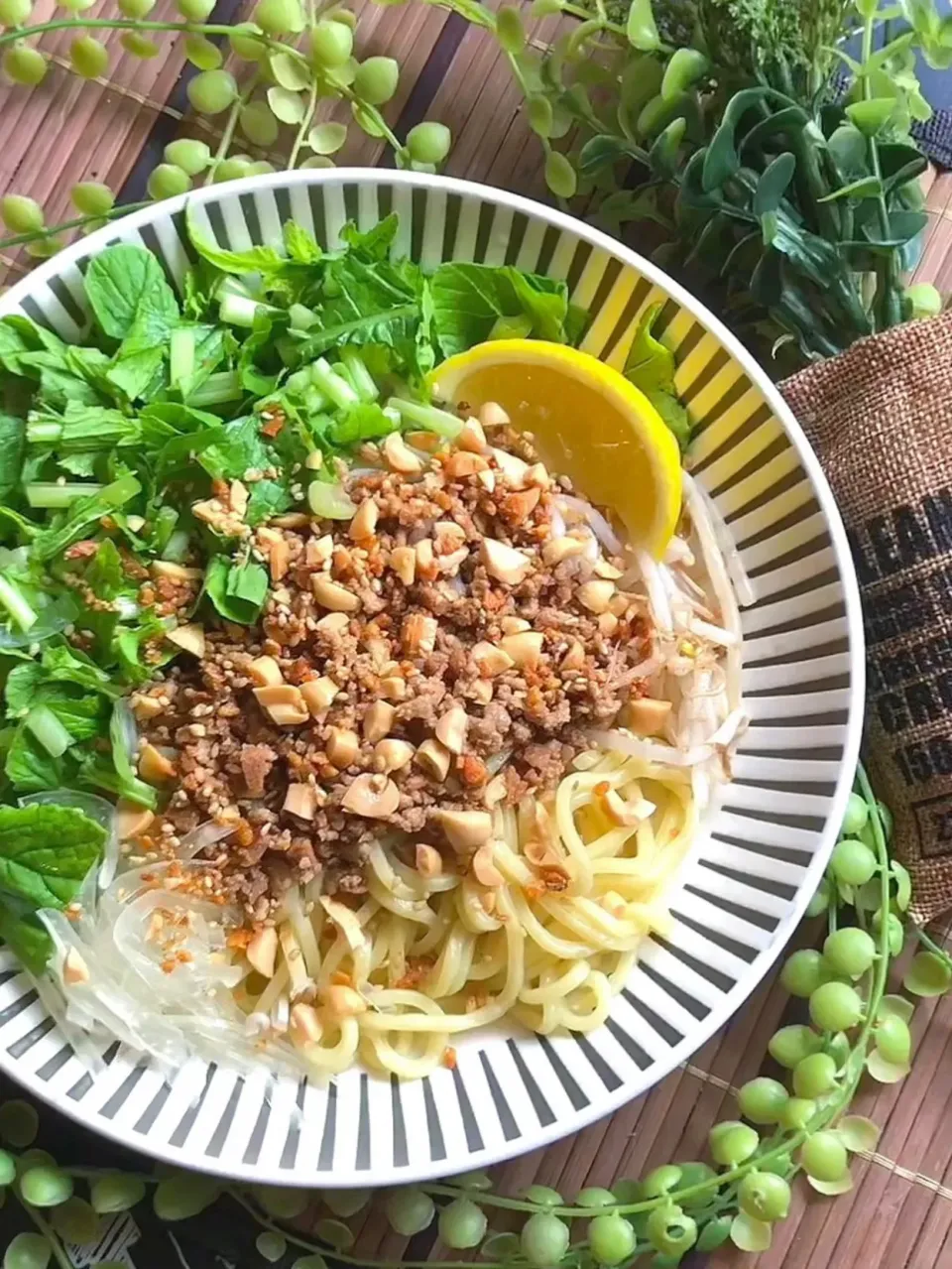 鶏ひき肉のエスニックまぜ麺|MAPITEEさん