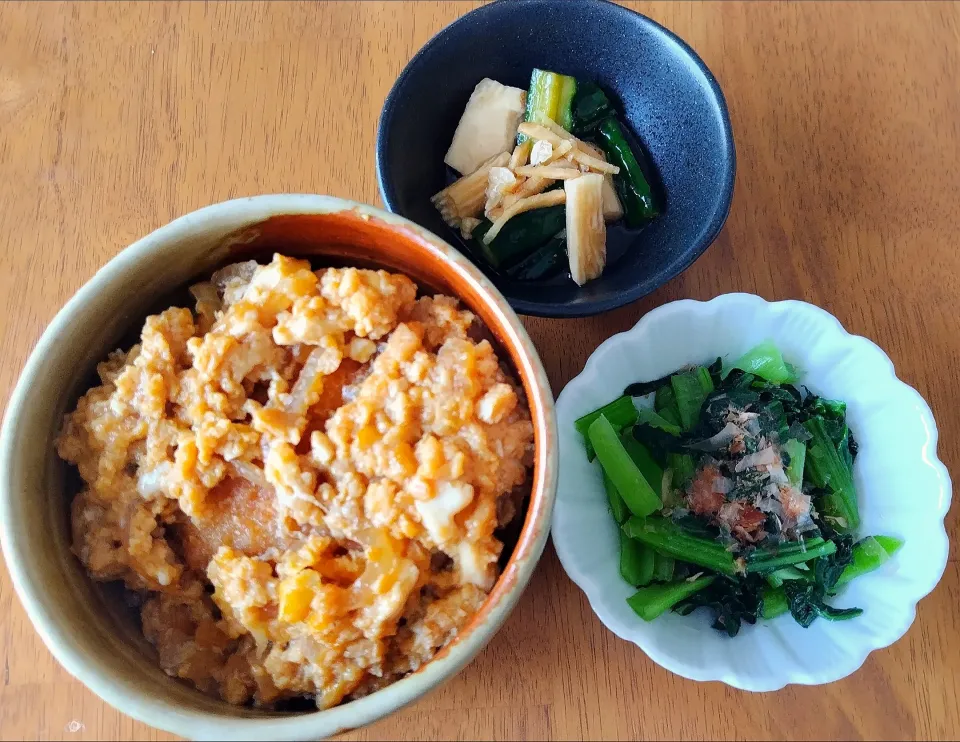 Snapdishの料理写真:2024 0704　カツ丼　長芋ときゅうりのしょうが漬け　小松菜のおひたし|いもこ。さん