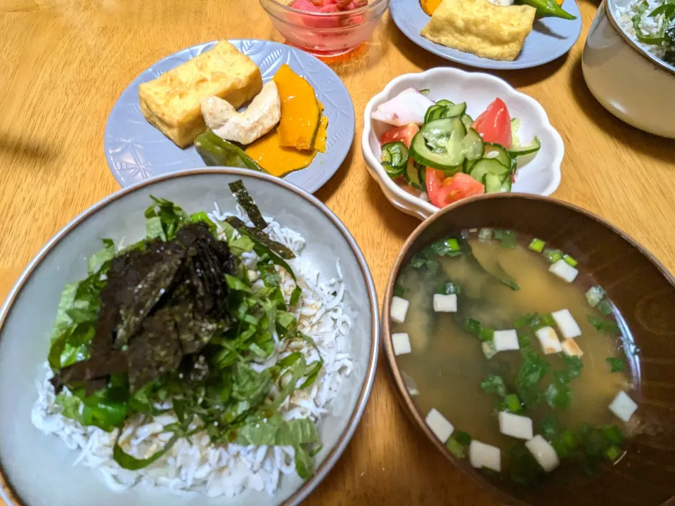 しらす丼、揚げ野菜のお浸し、厚揚げ、酢の物|きなこもちさん