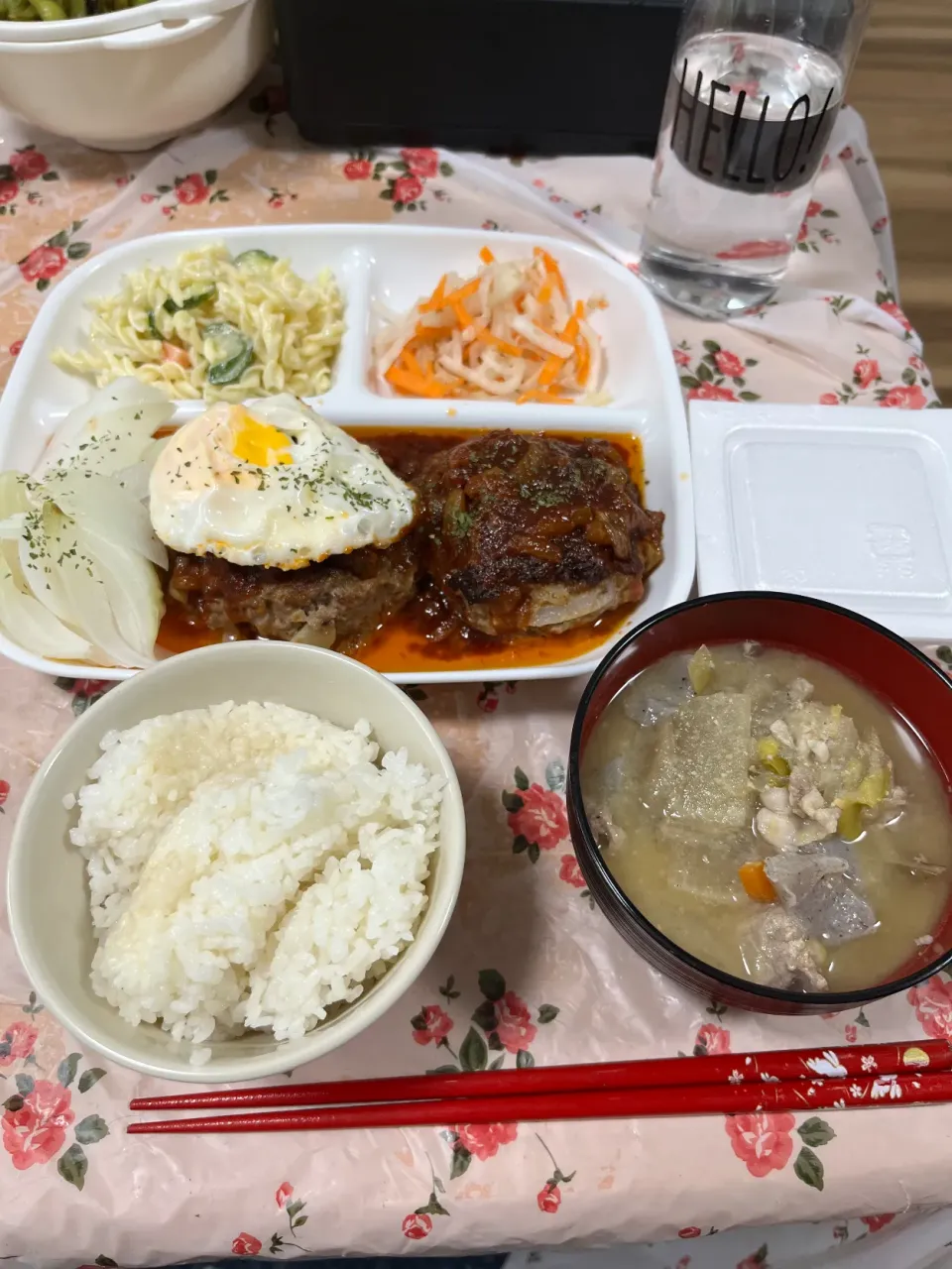 昨日の晩御飯は目玉焼きのせハンバーグ🍳|モモ&ハーブmama🐰🐹🐢🐠❤️さん