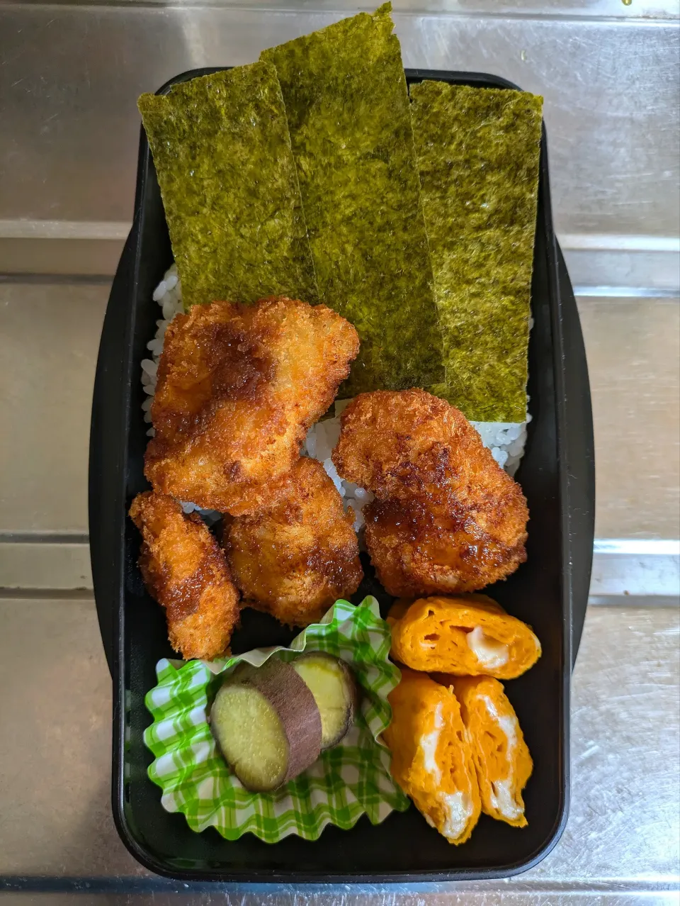 Snapdishの料理写真:旦那弁当　2024/7/6

チキンカツ
玉子焼き
さつまいもの甘煮|ユキヨメ♪さん