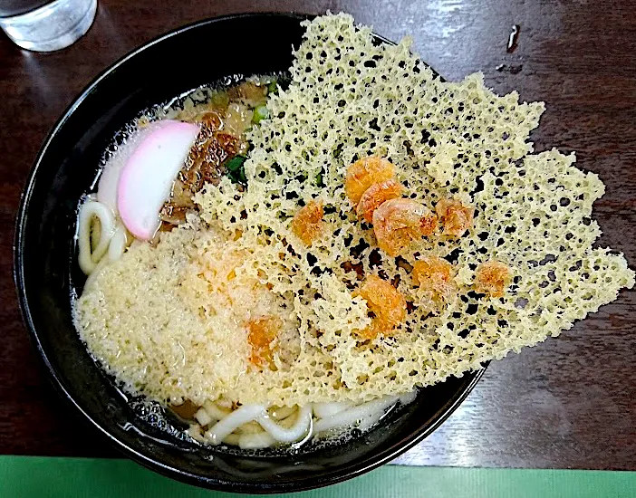 うどん文化のこちら  駅のうどんの次に郷土料理的なうどん 創業75年天ぷらが独特な特徴の【桃太郎】の天ぷらうどん 勿論こしなし細麺 噛まずに喉越しを楽しむうどん◥█̆̈◤࿉∥|🐈⸒⸒⸒⸒つるのダンス🐈🐾さん