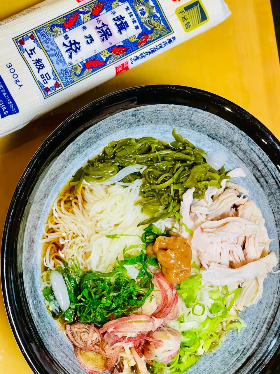 鶏と梅しそめかぶのぶっかけ素麺|sakieさん