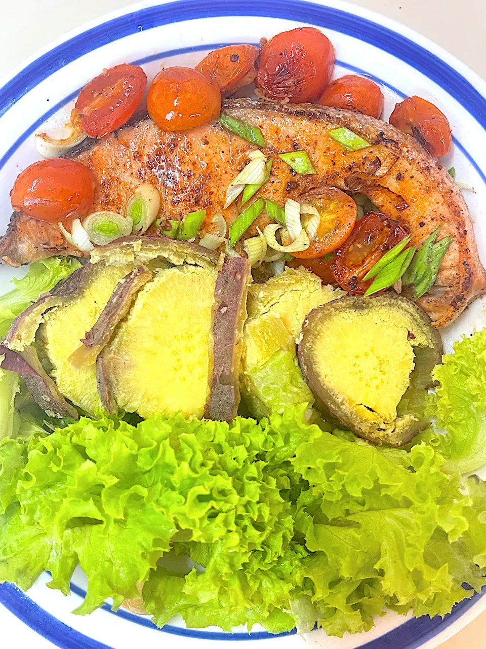 Snapdishの料理写真:Eat clean with salmon & tomato cherry , salad & sweet baled potato ❤️|Margaret Joseさん