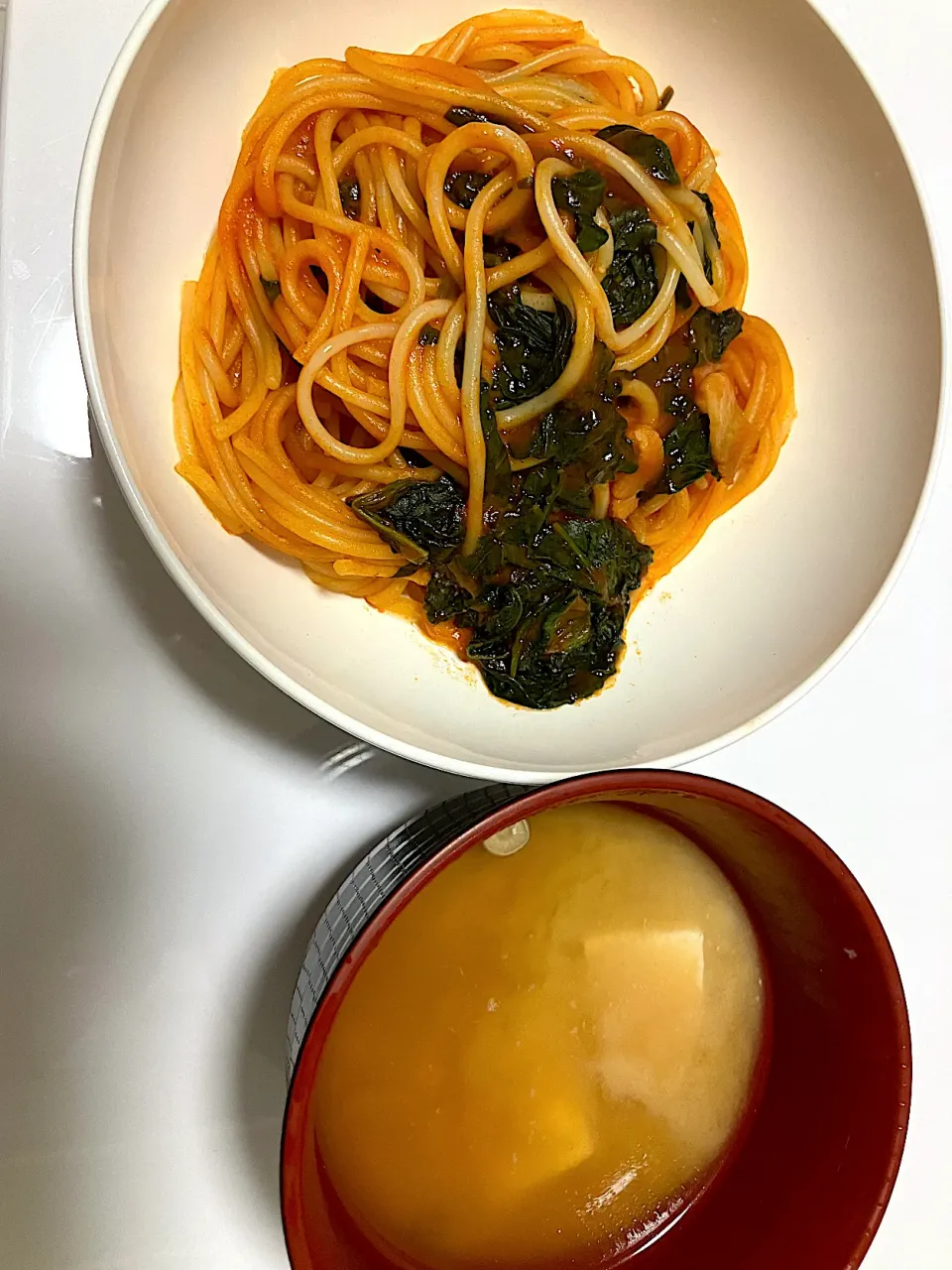 ほうれん草のトマトパスタ，味噌汁|すずさん