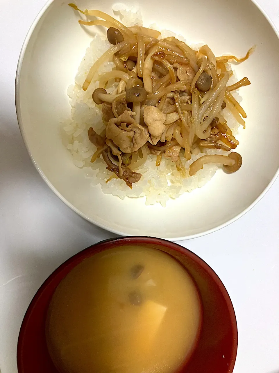 豚もやし丼，味噌汁|すずさん