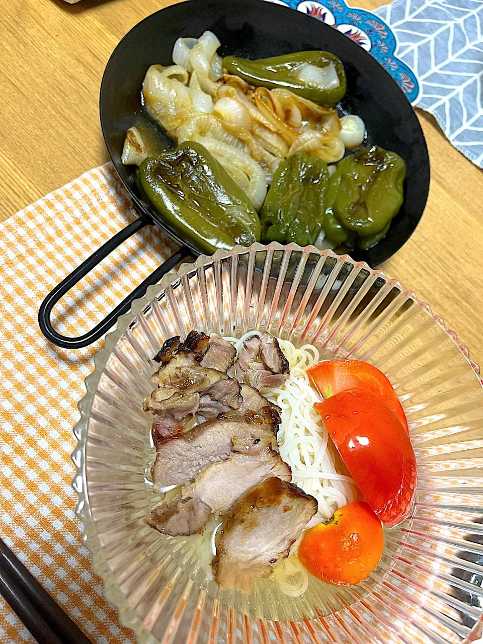 今井真実さんの焼き豚で冷麺🇰🇷、焼き豚のタレでグリル野菜🫑🧅|1614さん