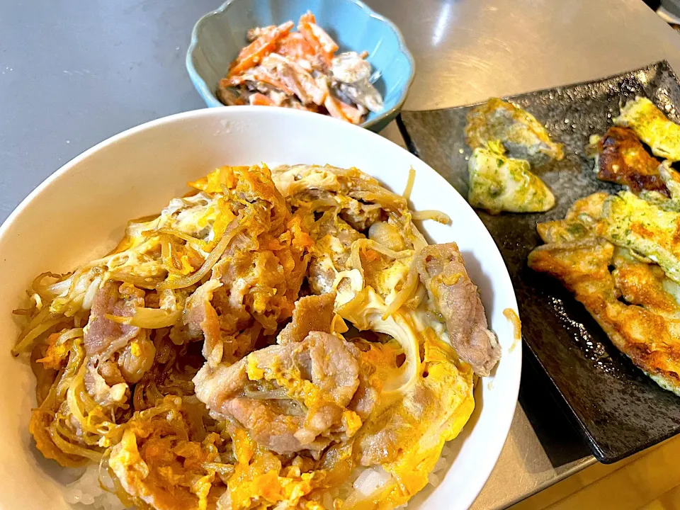 豚こまたまご丼、ゴボウサラダ、エリンギの青のり揚げ|Chisaさん