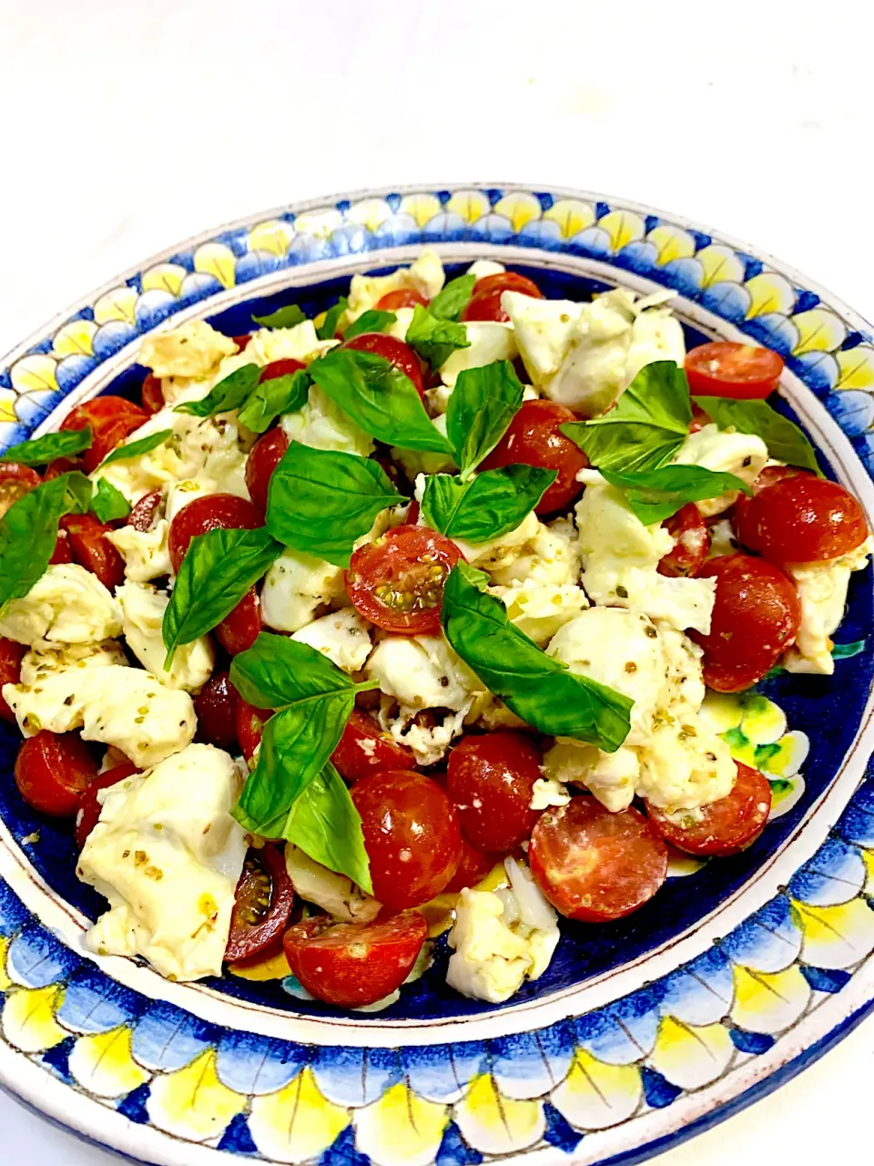 Snapdishの料理写真:EASY Caprese Salad|gonbenさん