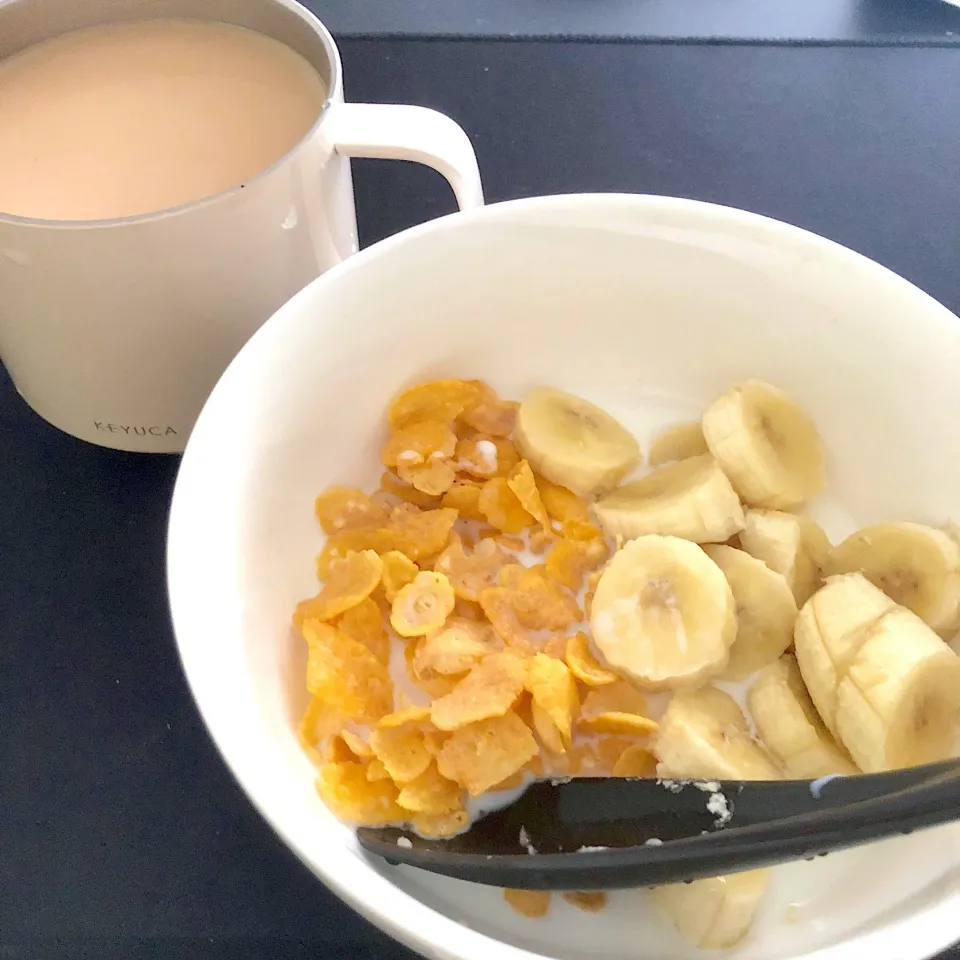 6:00 朝食シリアル🥣🍌|へれ子さん