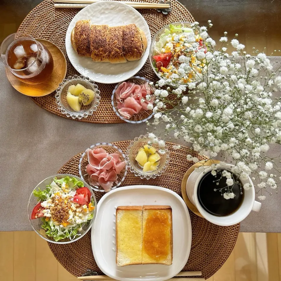 7/7❤︎休日モーニング🌱

・ みかんジャムバタートースト
・ ポケモンカ焼きカレーパン
・ 生ハム
・ ミモザサラダ🥗
・ キウイ🥝|Makinsさん