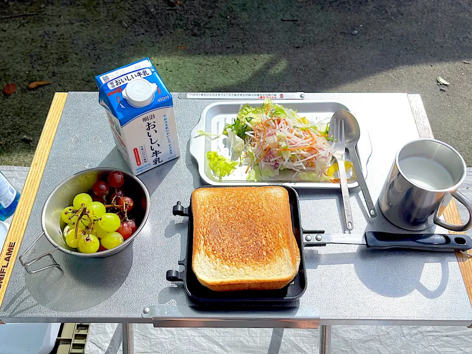 Snapdishの料理写真:手抜き☀️キャンプ飯|Hideyuki Takadaさん