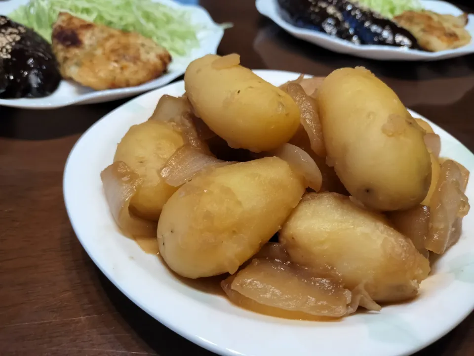 🥔新じゃがと新玉葱のゴロッと煮🧅|みよぱさん