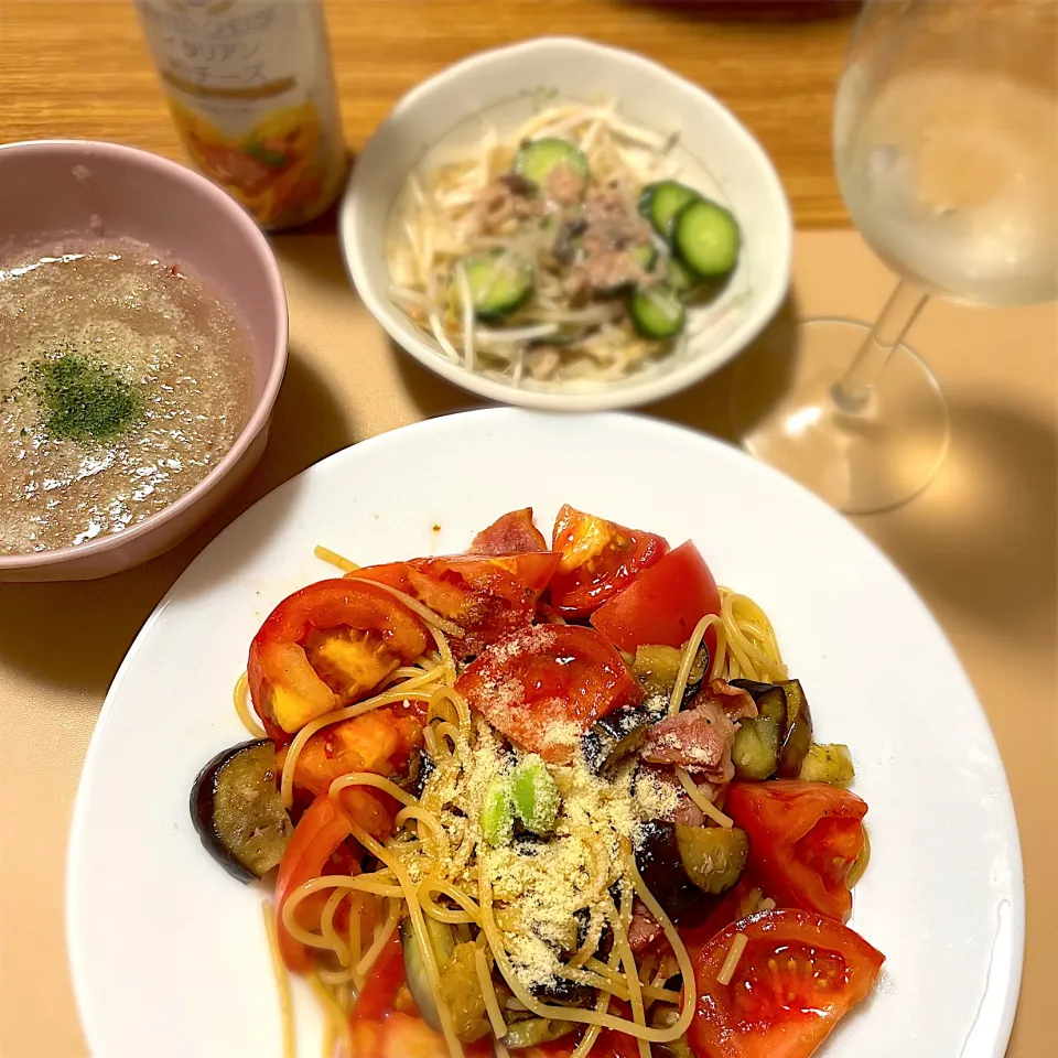 2024/07/07 茄子ベーコン&フレッシュトマトのパスタ、紫玉ねぎとじゃがいものスープ、きゅうりもやしとサバ缶サラダ|kykyさん