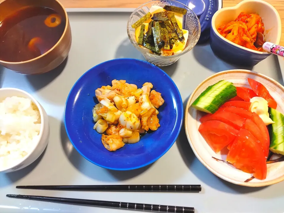 焼き鳥風炒め
冷やしトマト　きゅうり
冷奴|さゆさん