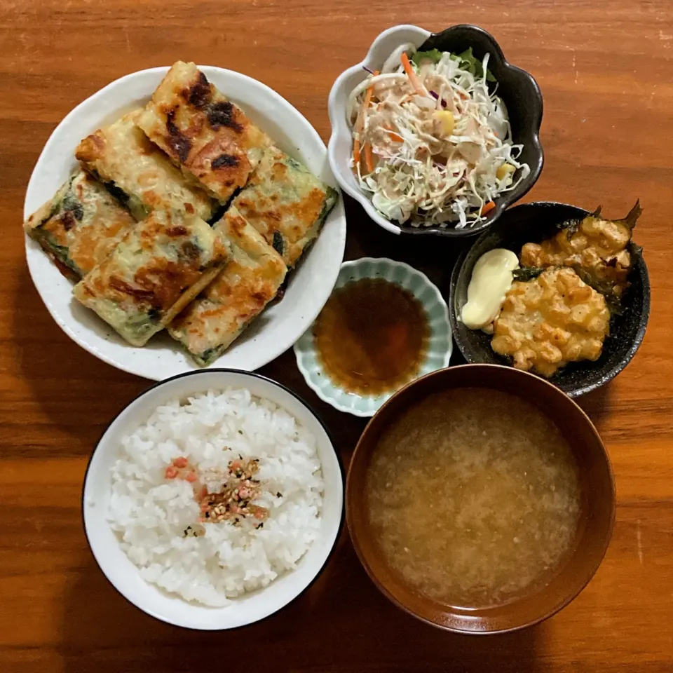 主食　白ごはん
主菜　ほうれん草とベーコンのチヂミ🅿️
副菜　コーンと大葉のかき揚げ 🅿️
副菜　サラダ
汁物　あおさの味噌汁
小鉢　チヂミのソース|...さん