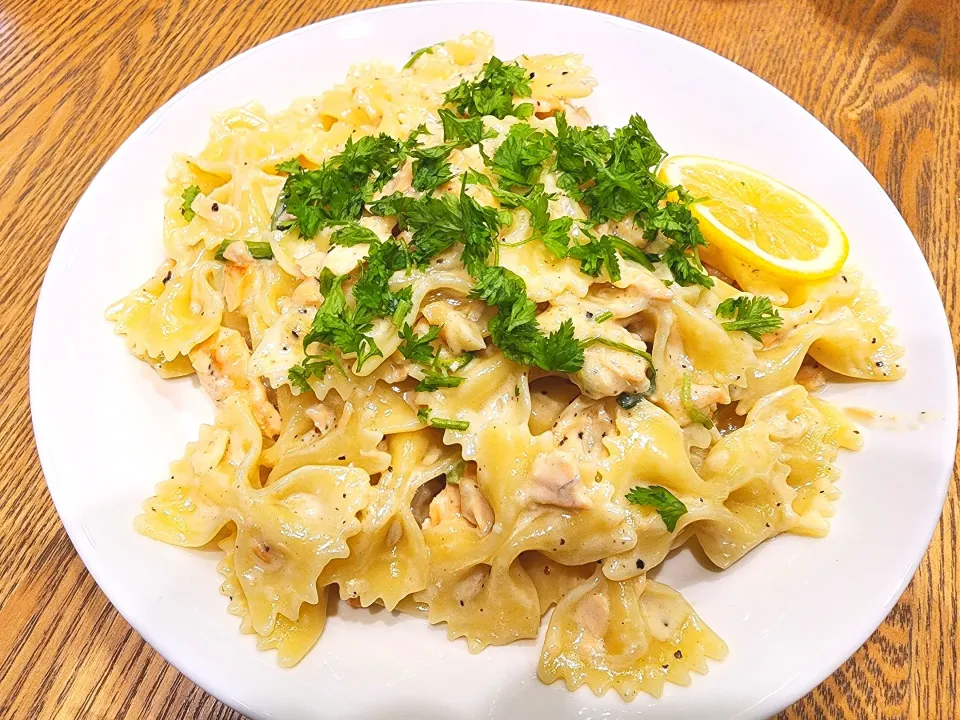 Farfalle alla Panna con Salmone e Limone
サーモンとレモンのクリーム添えファルファッレ|Masahiko Aasanoさん